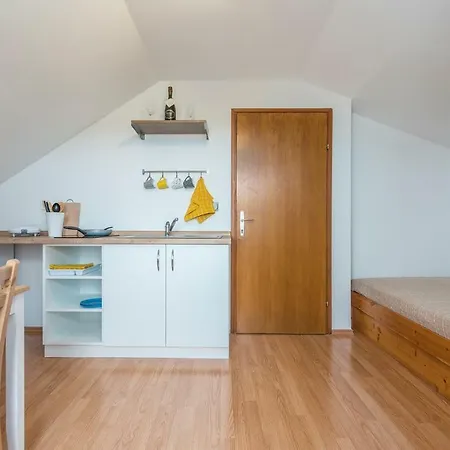 Apartman Keser With Garden *
