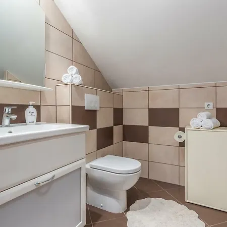 Apartman Keser With Garden