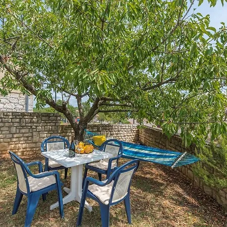 Apartmán Apartman Keser With Garden