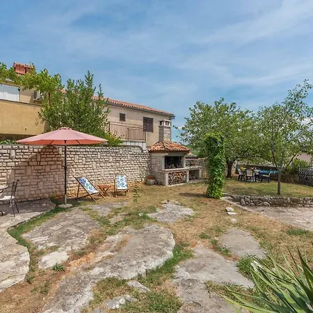 Apartman Keser With Garden *
