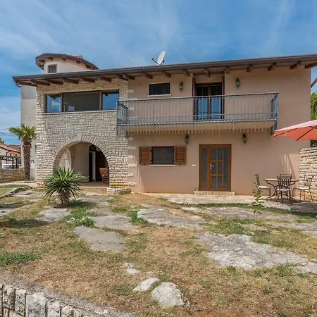 Apartman Keser With Garden