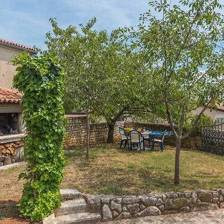 Apartmán Apartman Keser With Garden